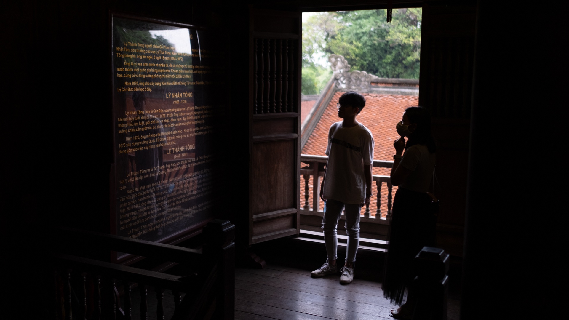 phu huynh dua con di thi anh 7