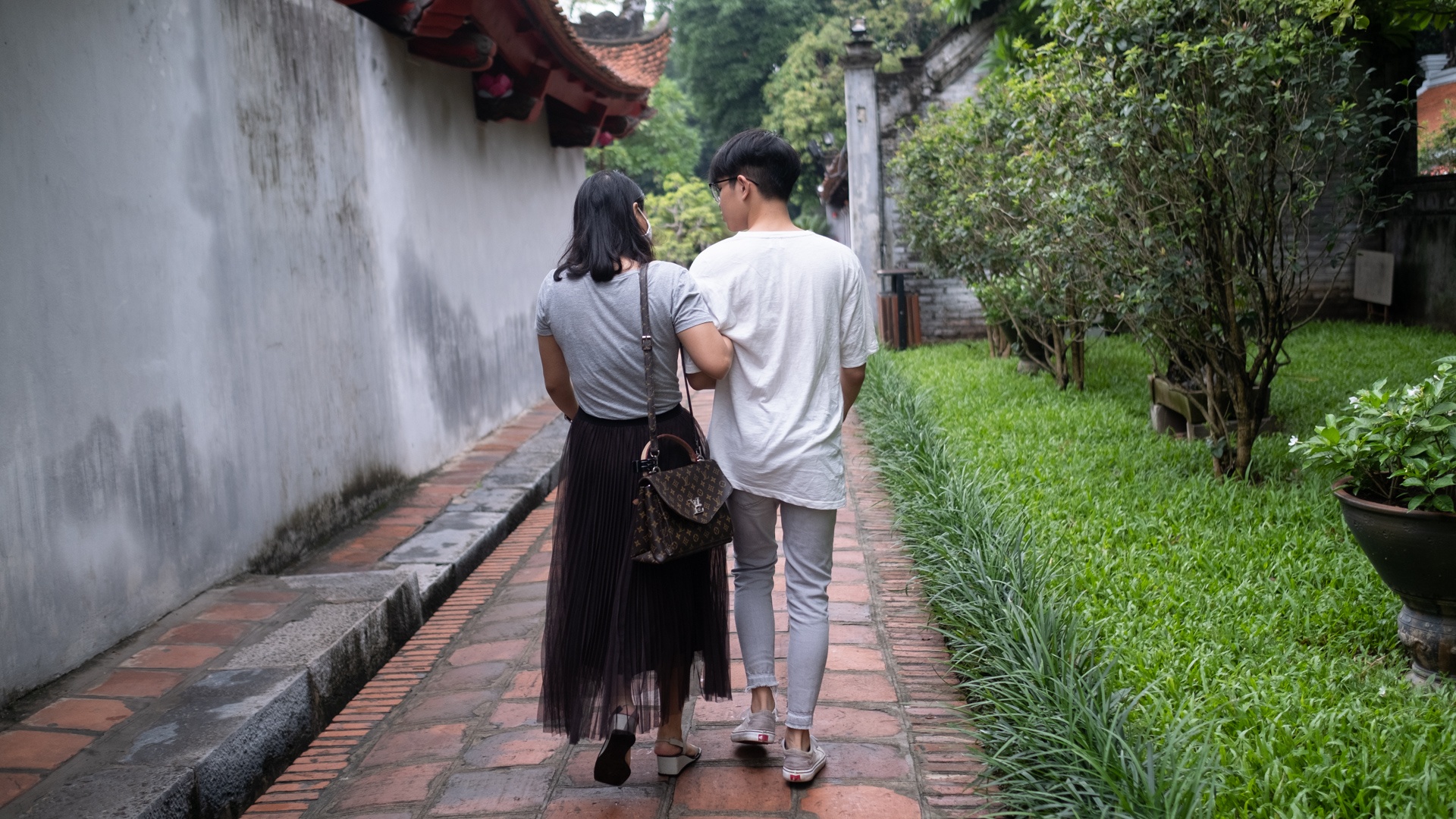 phu huynh dua con di thi anh 8