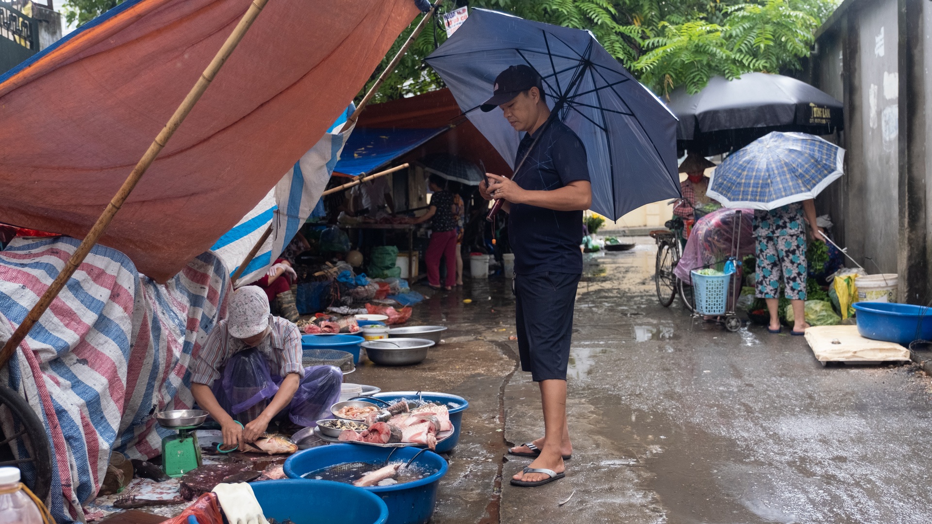 phu huynh dua con di thi anh 3