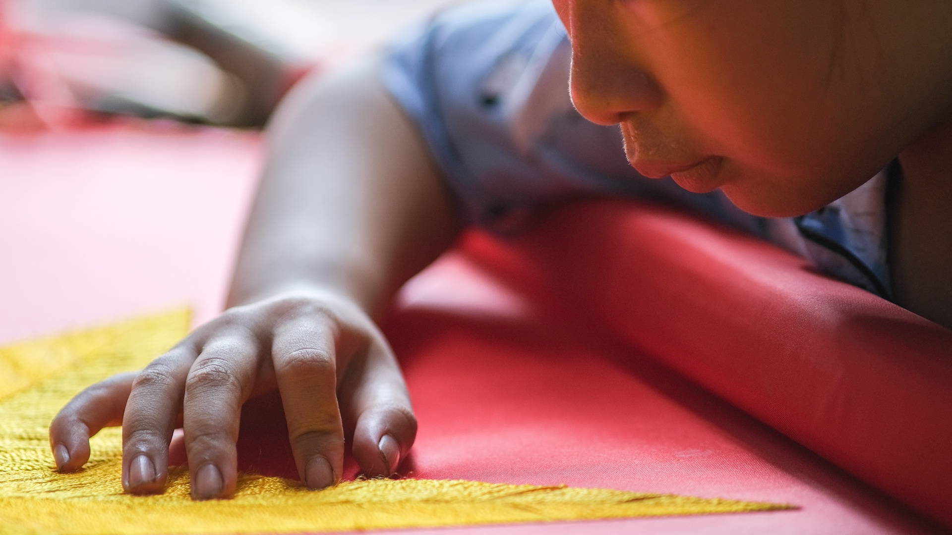 lang nghe theu co to quoc anh 8