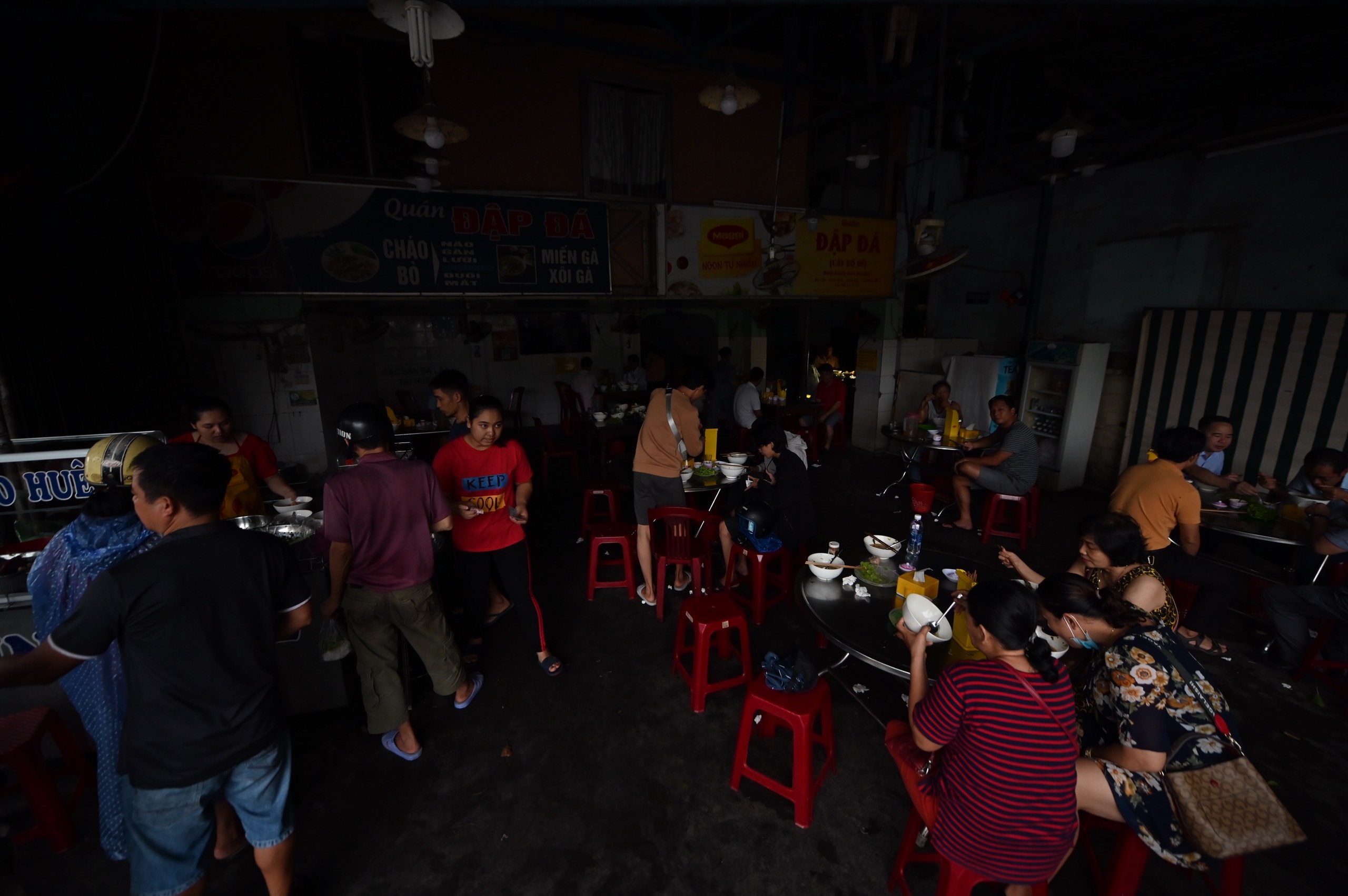 cay bat goc do mua bao anh 7