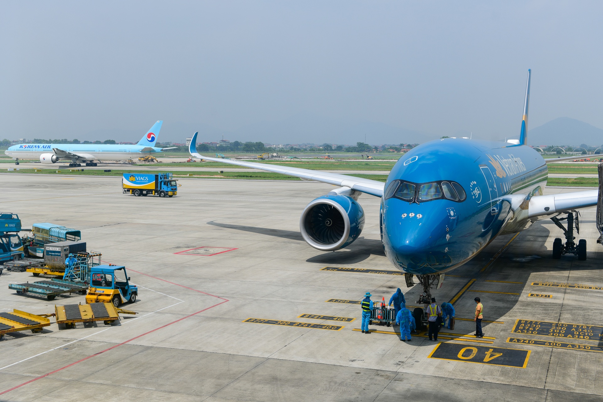 chuyen bay thuong mai dau tien ve Viet Nam anh 1