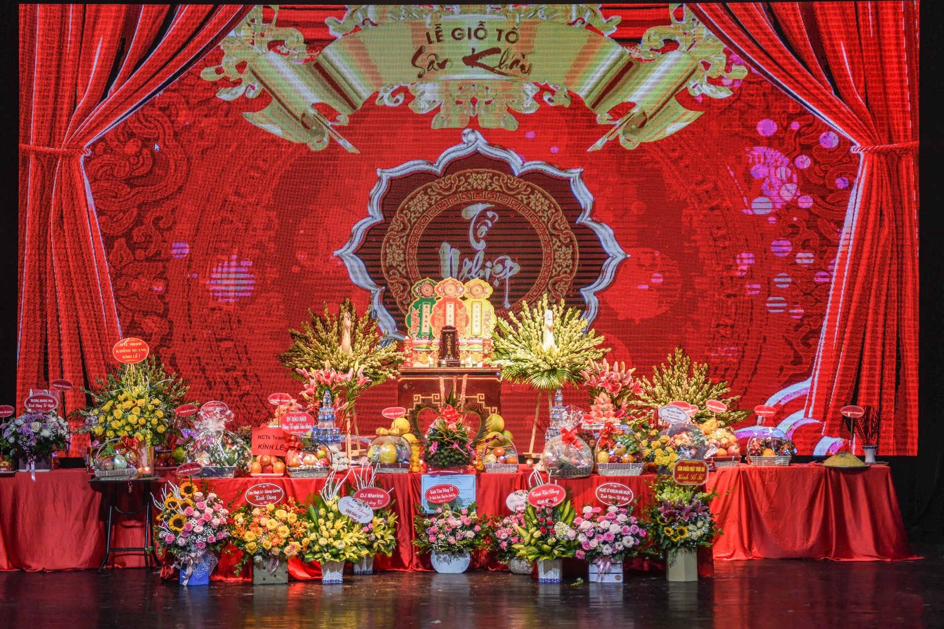 Thanh Son,  Thu Quynh dang huong ngay gio To san khau anh 1