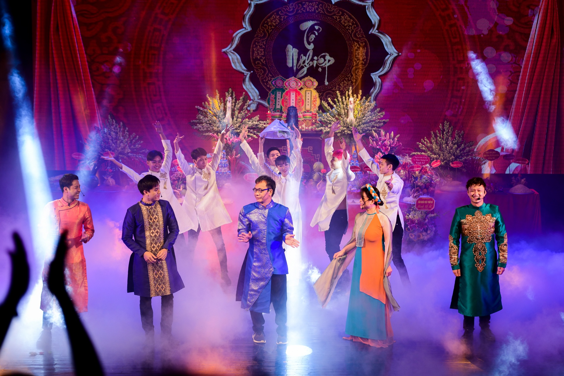 Thanh Son,  Thu Quynh dang huong ngay gio To san khau anh 8