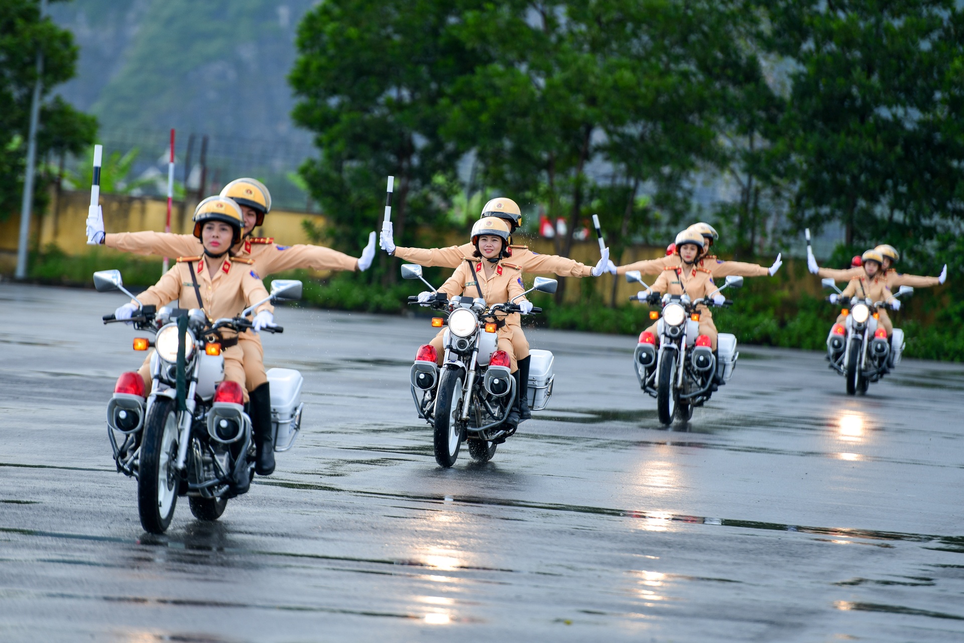 cảnh sát giao thông tập luyện bảo vệ đại hội đảng ảnh 14 canh sat giao thong tap luyen bao ve dai hoi dang anh 14