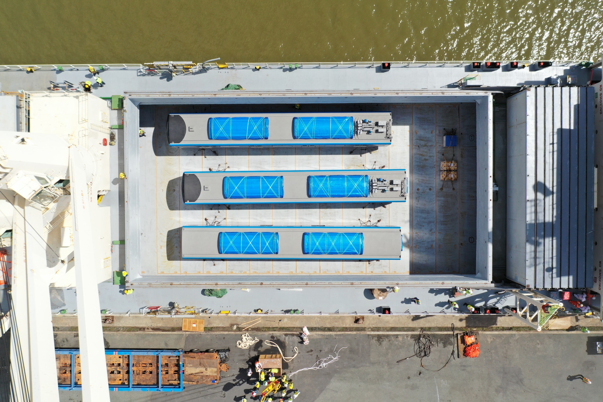 tau metro cap cang o TP.HCM anh 8