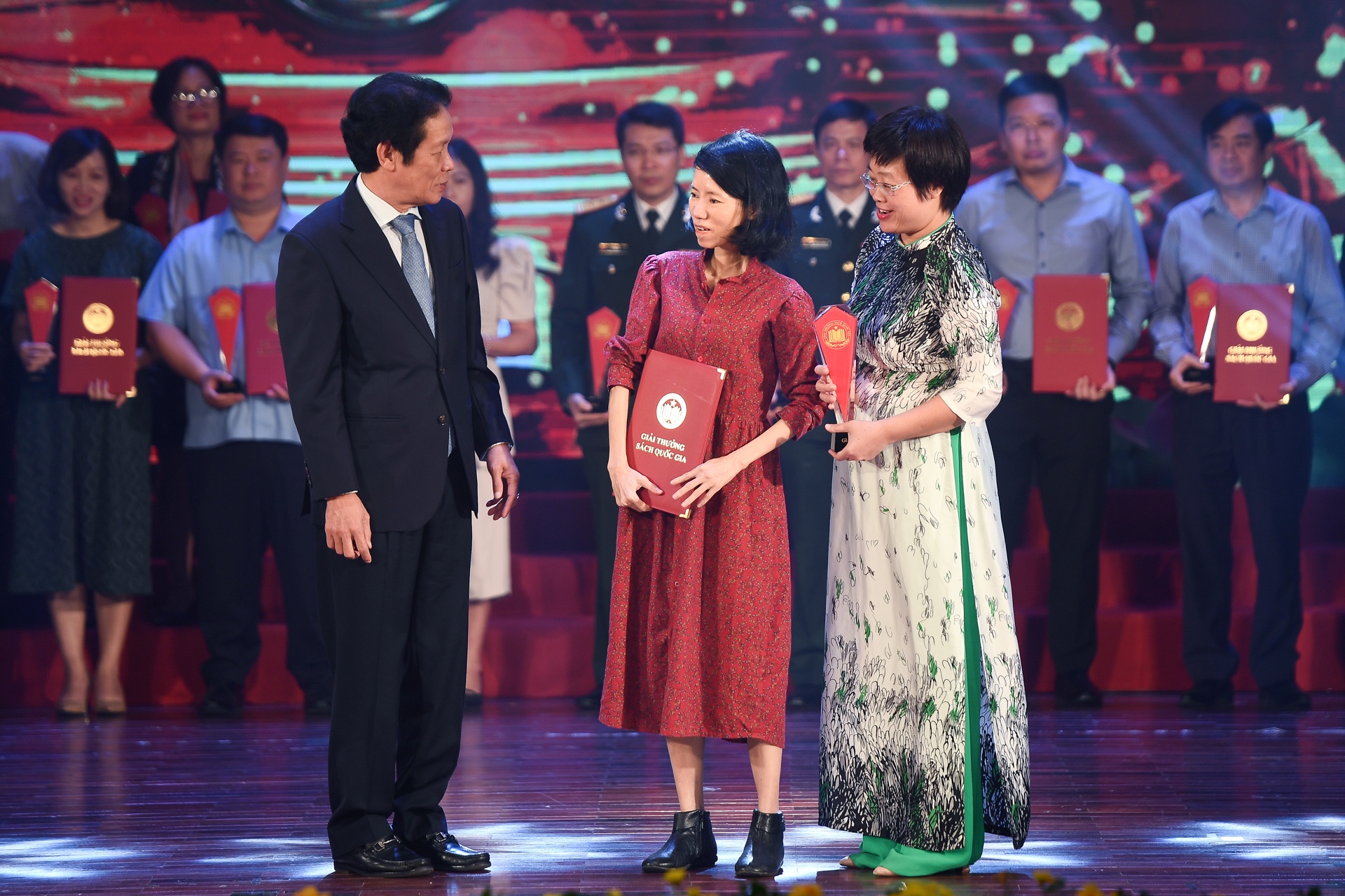 giai thuong sach quoc gia lan thu 3 anh 4