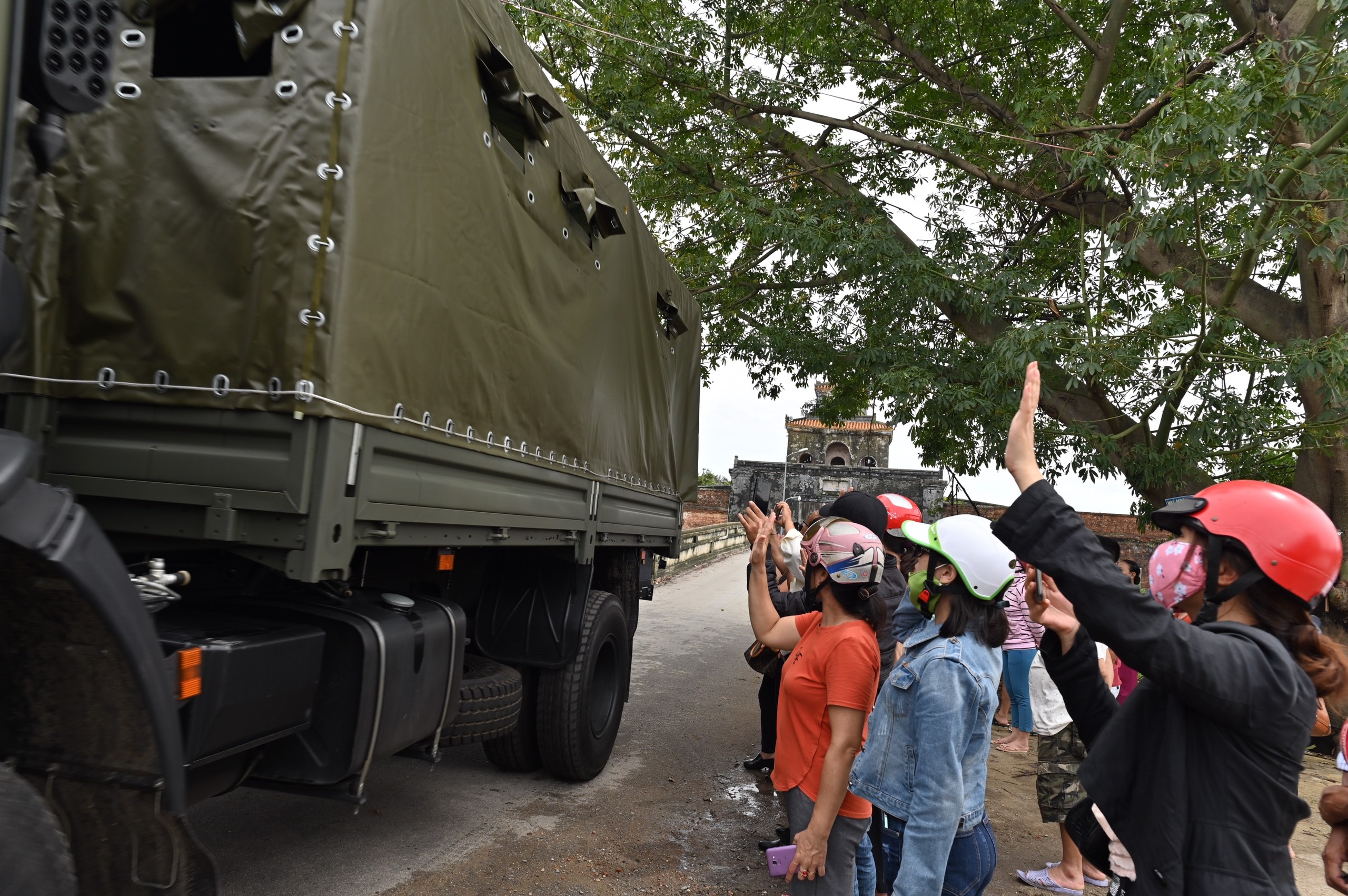 Nguoi Hue tien biet 13 can bo, chien si hy sinh o Rao Trang hinh anh