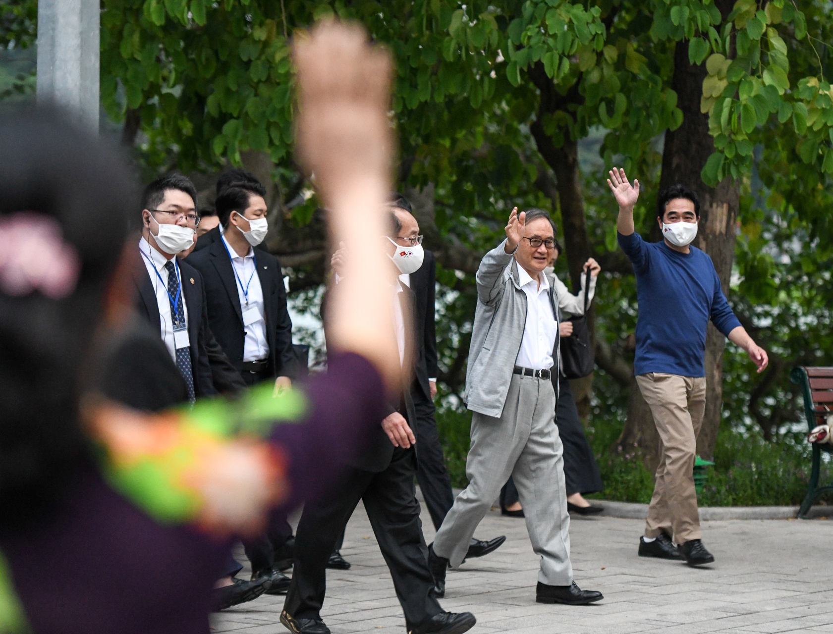 thu tuong Nhat Ban di dao ho Guom anh 4