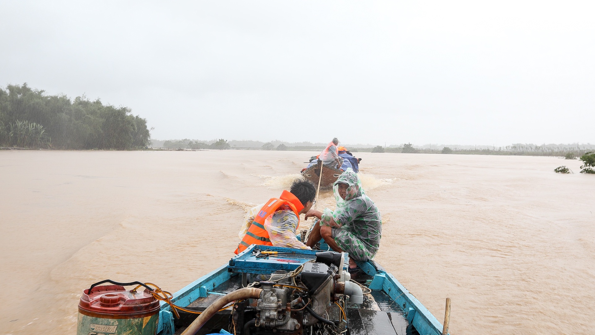 cuu tro cung lu mien Trung anh 5