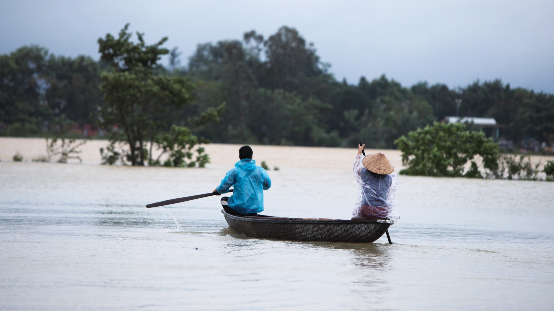 cuu tro cung lu mien Trung anh 2