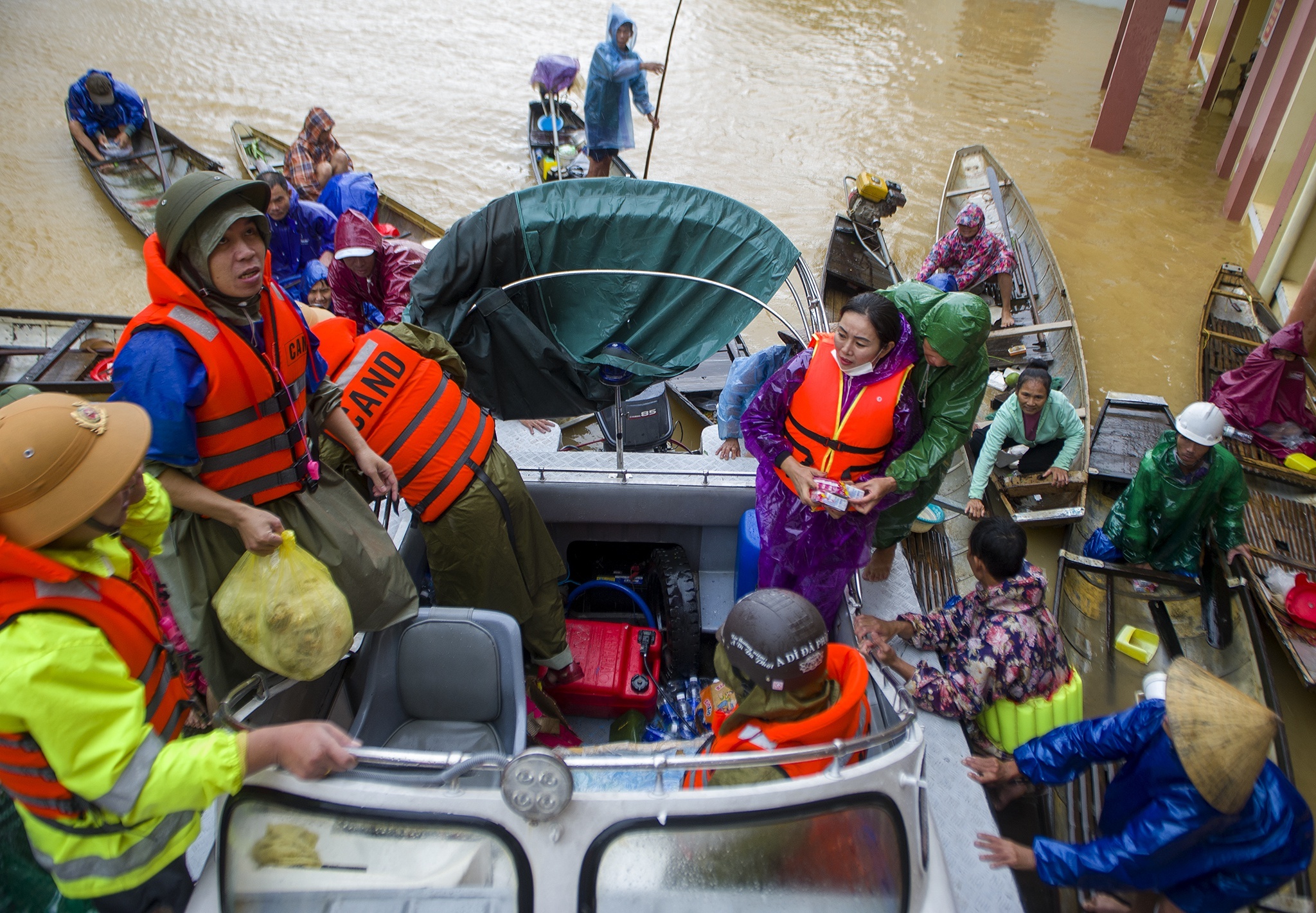 lũ lụt ở miền Trung ảnh 21 lu lut o mien Trung anh 21