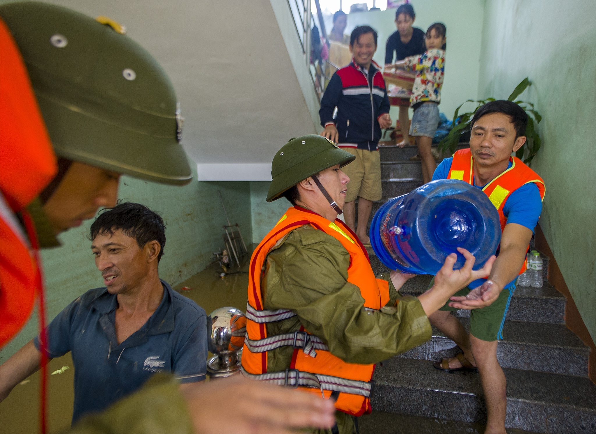 lũ lụt ở miền Trung ảnh 19 lu lut o mien Trung anh 19