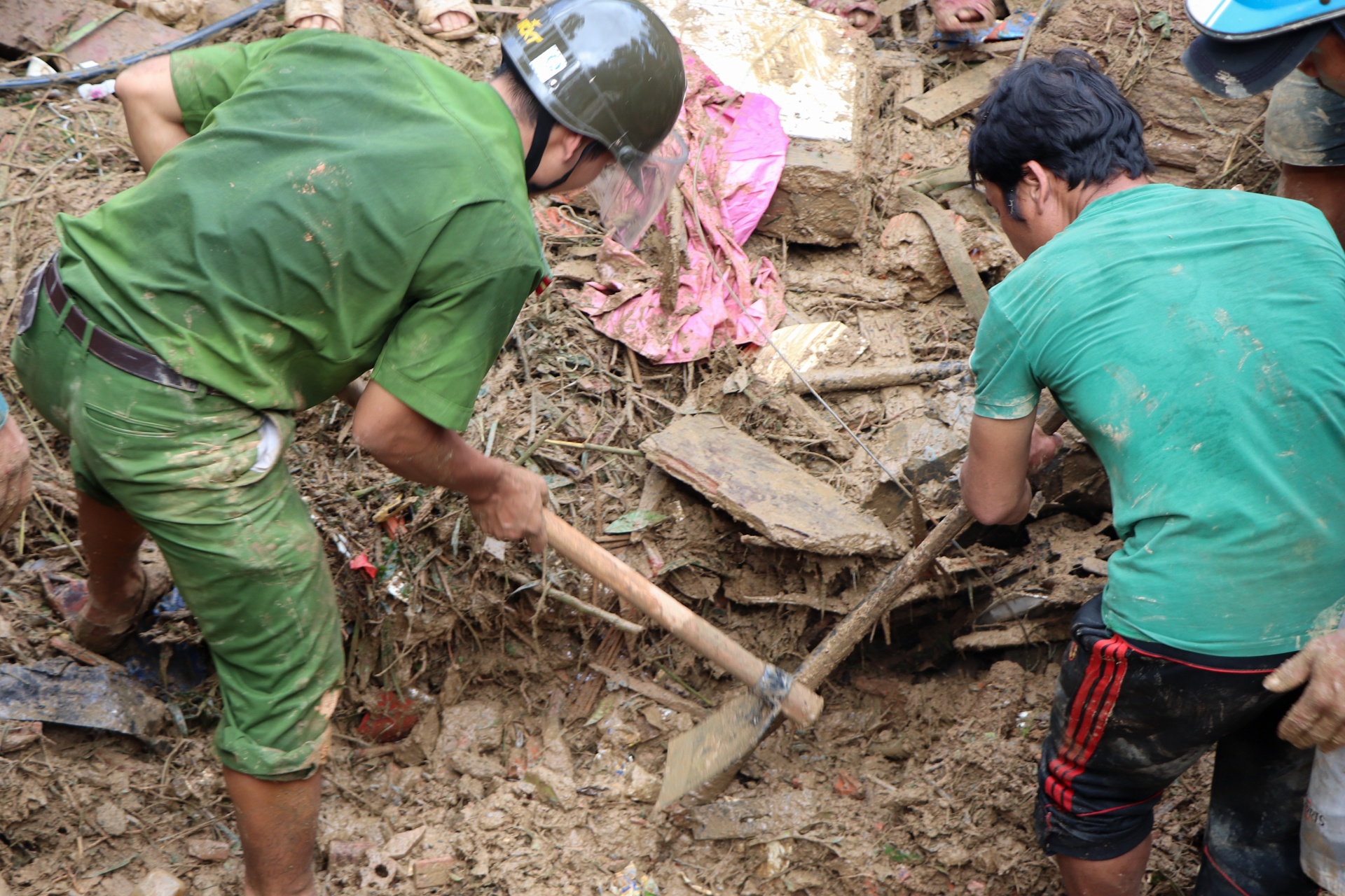 cuu ho o Nam Tra My anh 4