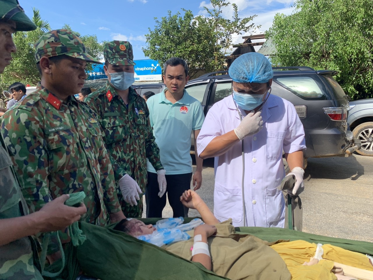 cuu song nguoi o Nam Tra My anh 5