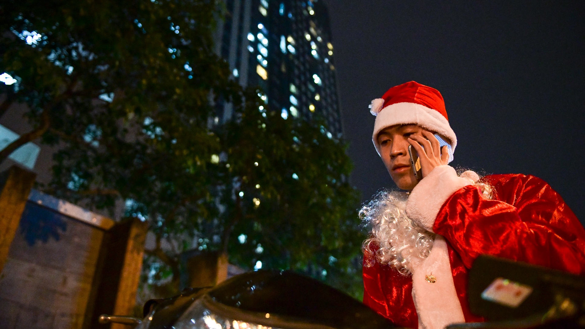 mot ngay phat qua cua ong gia noel anh 19