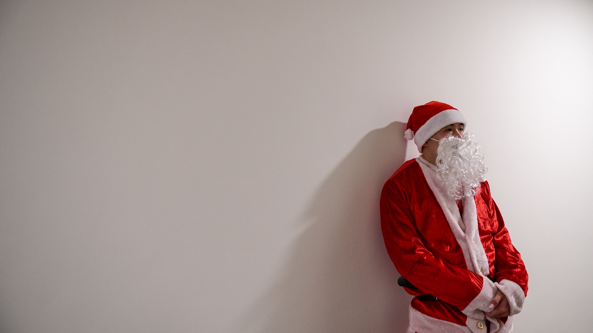 mot ngay phat qua cua ong gia noel anh 20