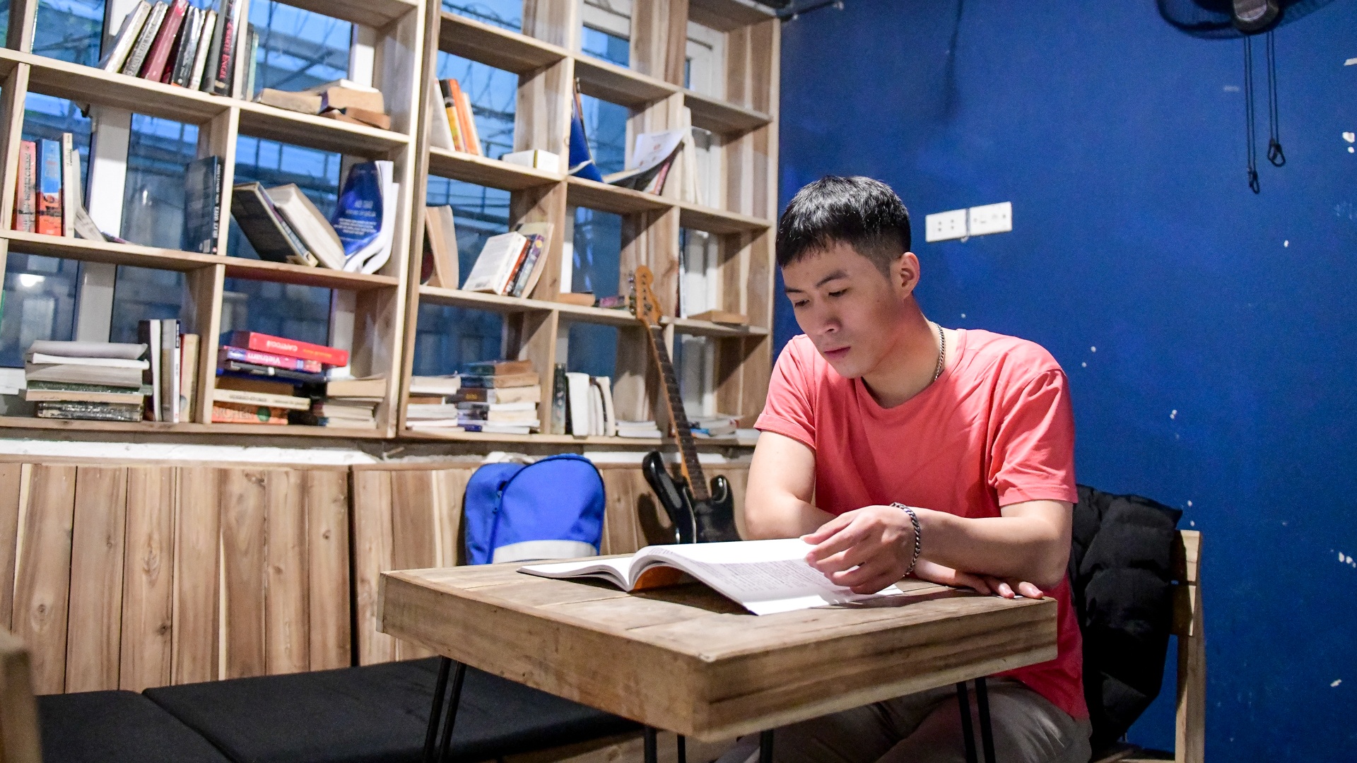 mot ngay phat qua cua ong gia noel anh 3