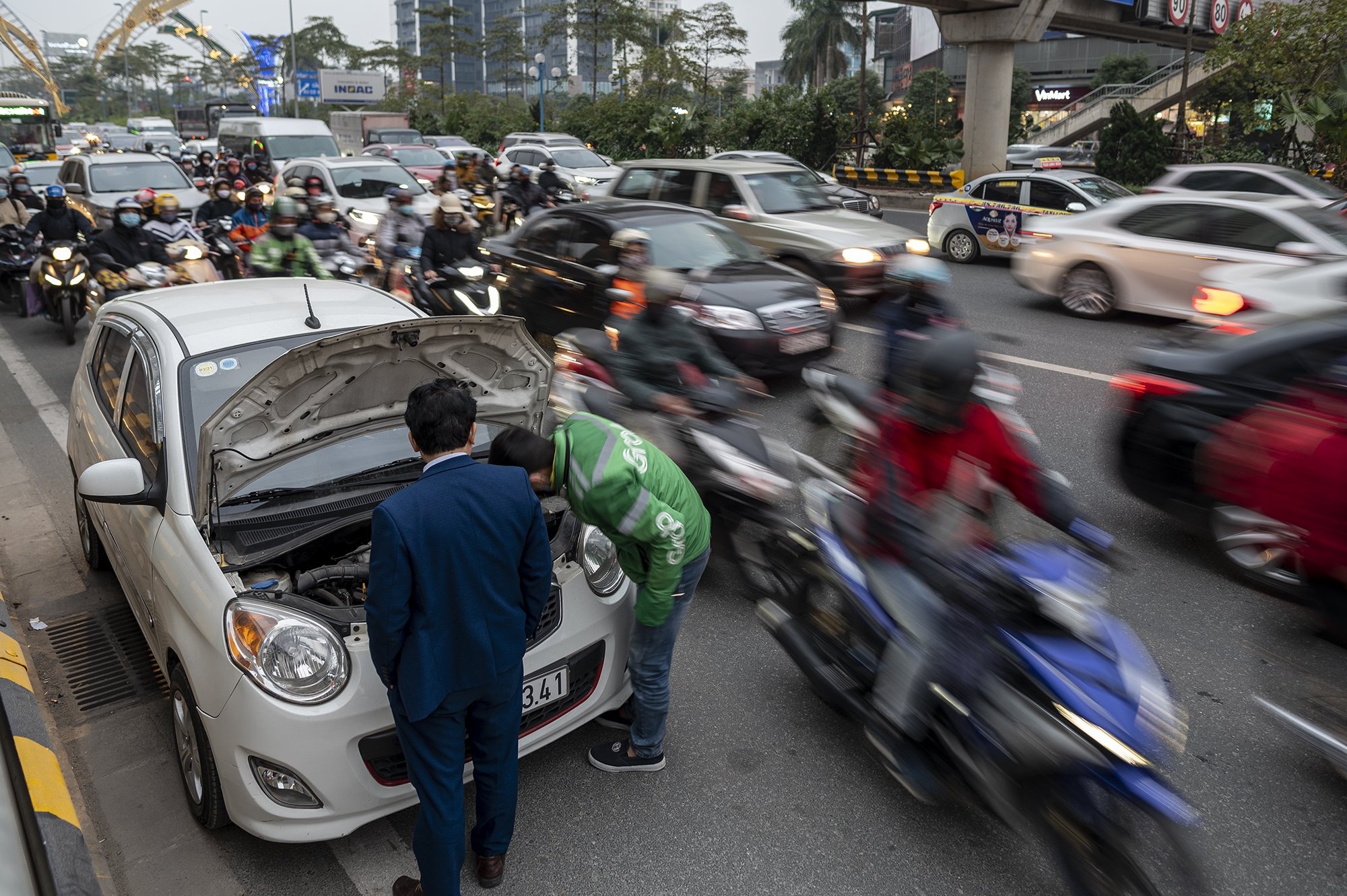 un tac keo dai cua ngo Ha Noi anh 12