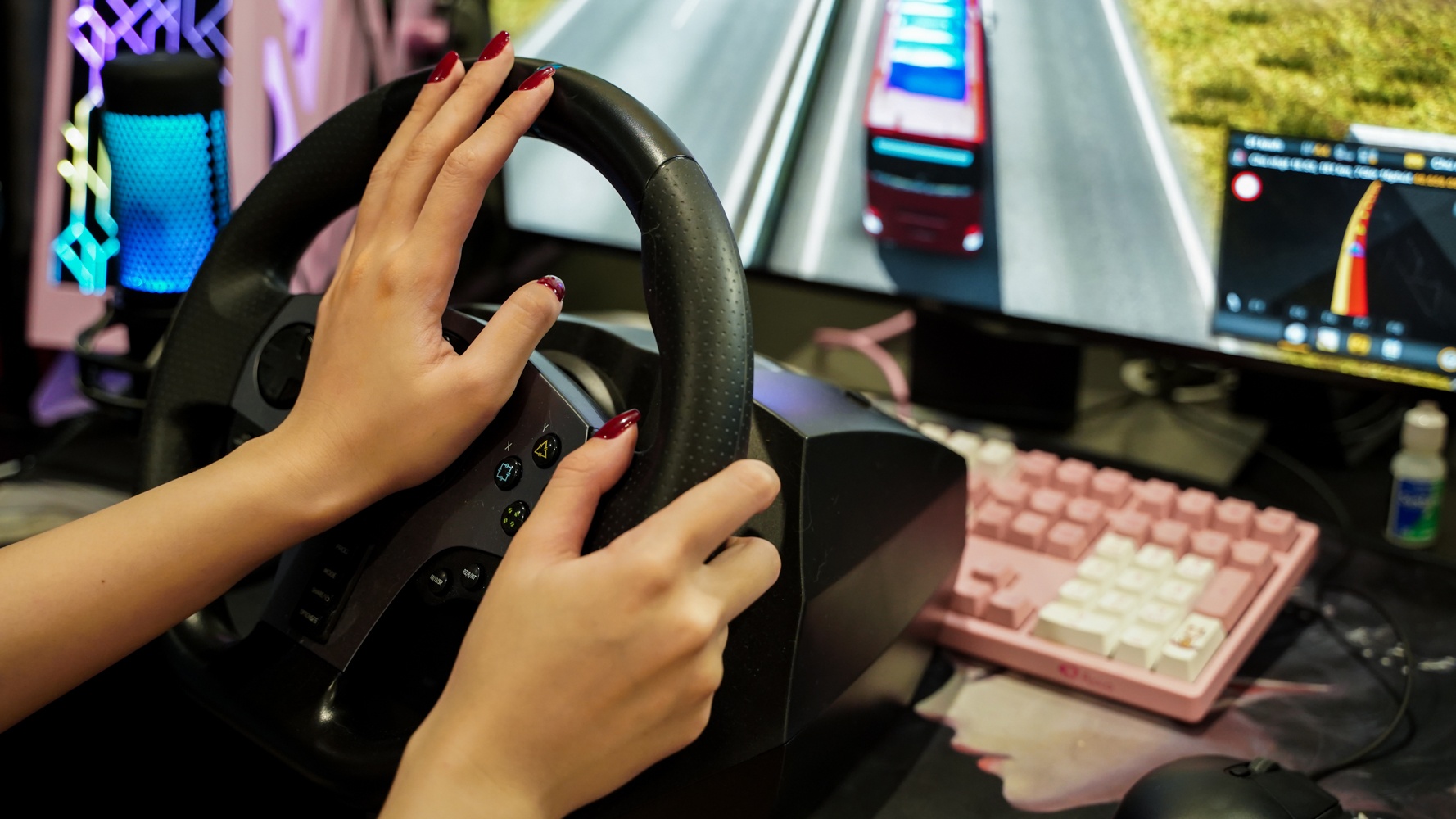 nu streamer lai xe ao anh 3