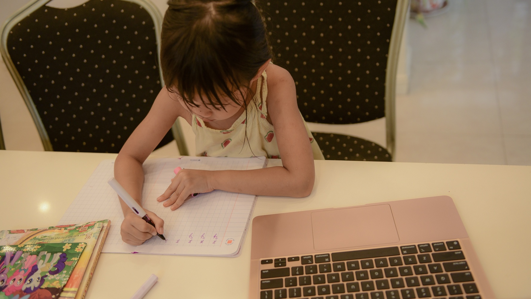 Bo trong 4 con trong ngay dich anh 9