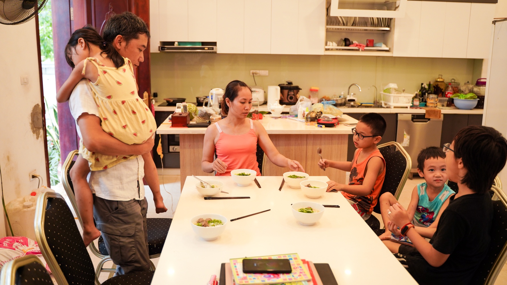 Bo trong 4 con trong ngay dich anh 6