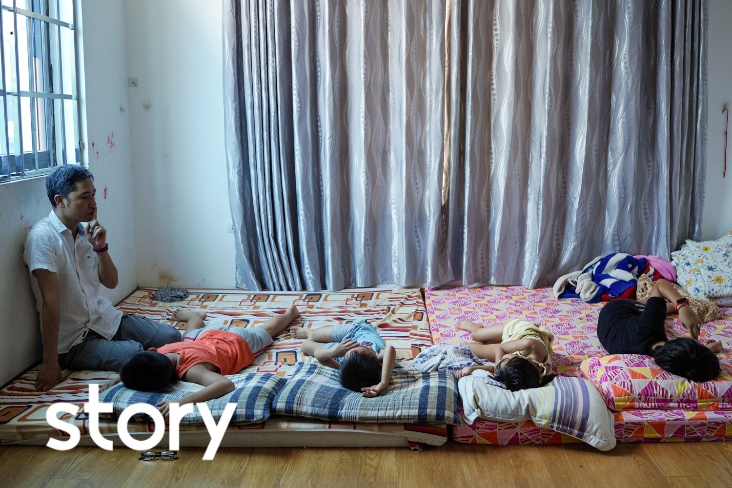 Ong bo mot minh trong 4 con trong ky nghi he som hinh anh