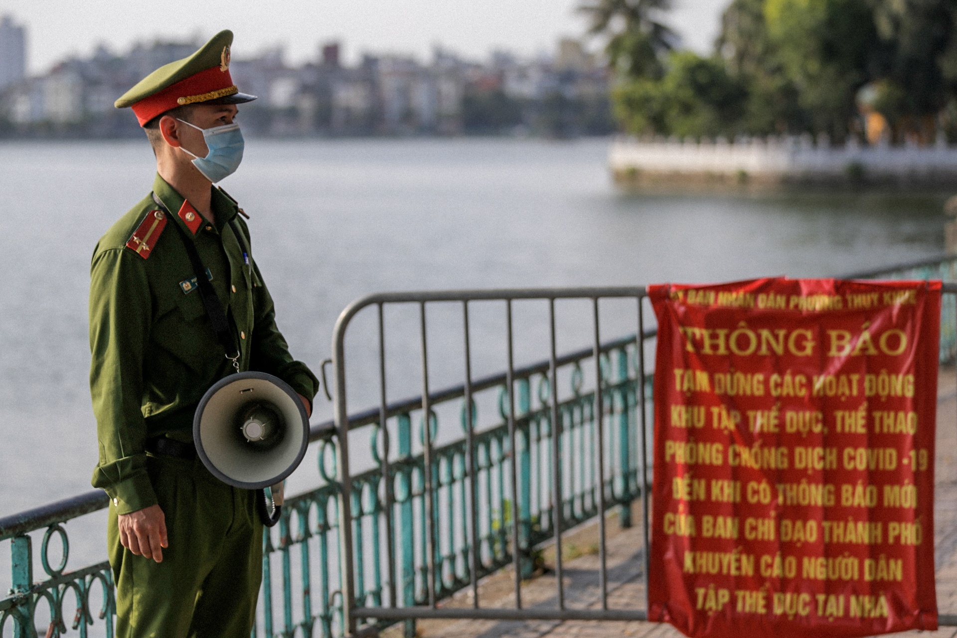 check-in o ho tay anh 4