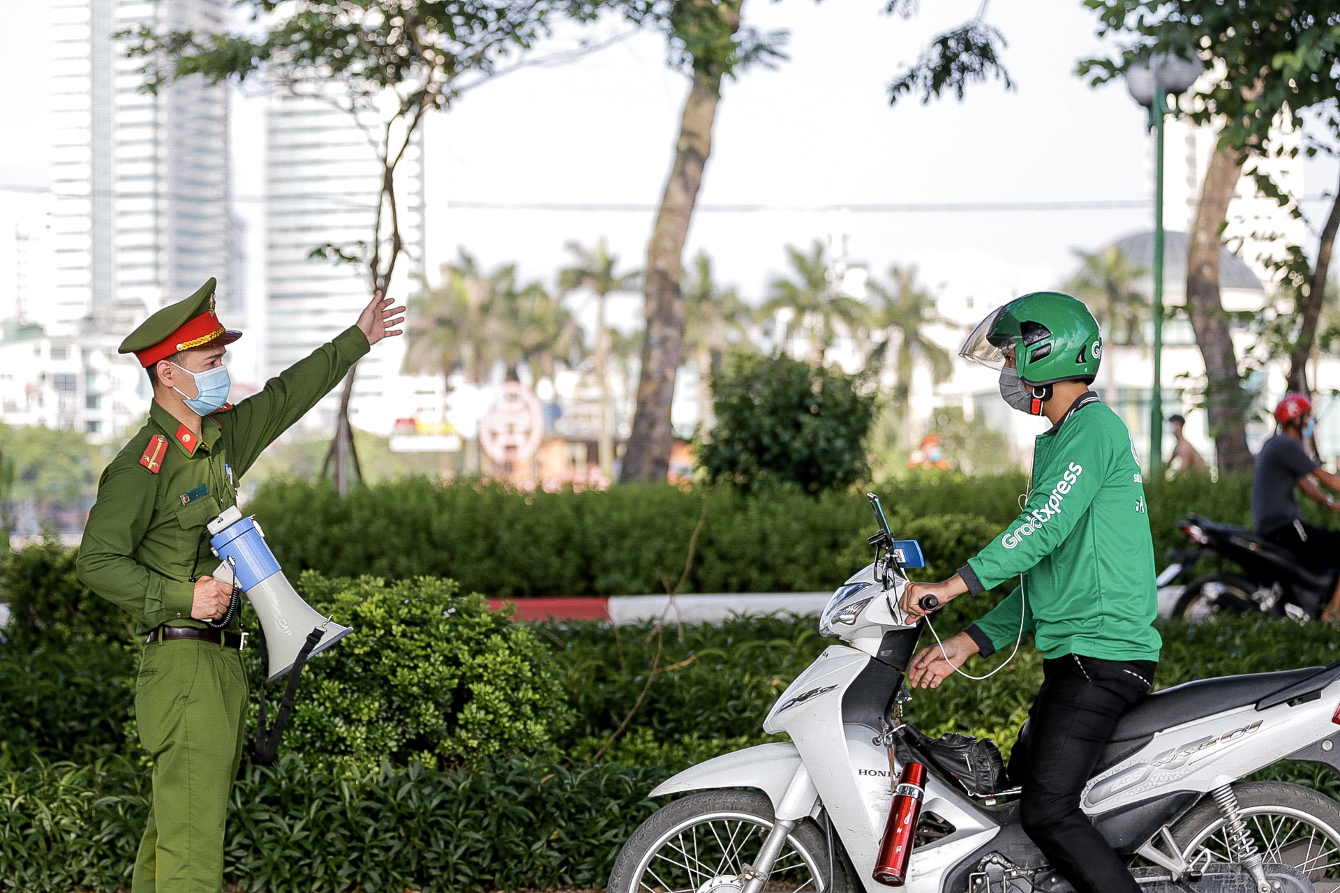 check-in o ho tay anh 5