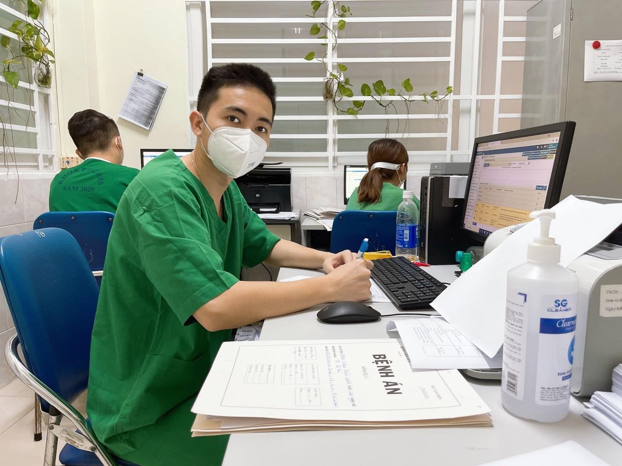 gia dinh xa nhau vi bo di chong dich anh 7