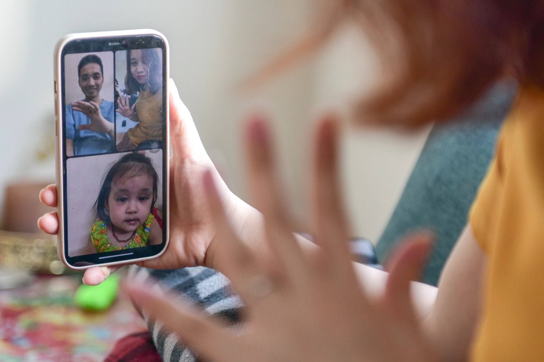 Ket hon gan 4 nam, chong di chong dich mot nua thoi gian hinh anh