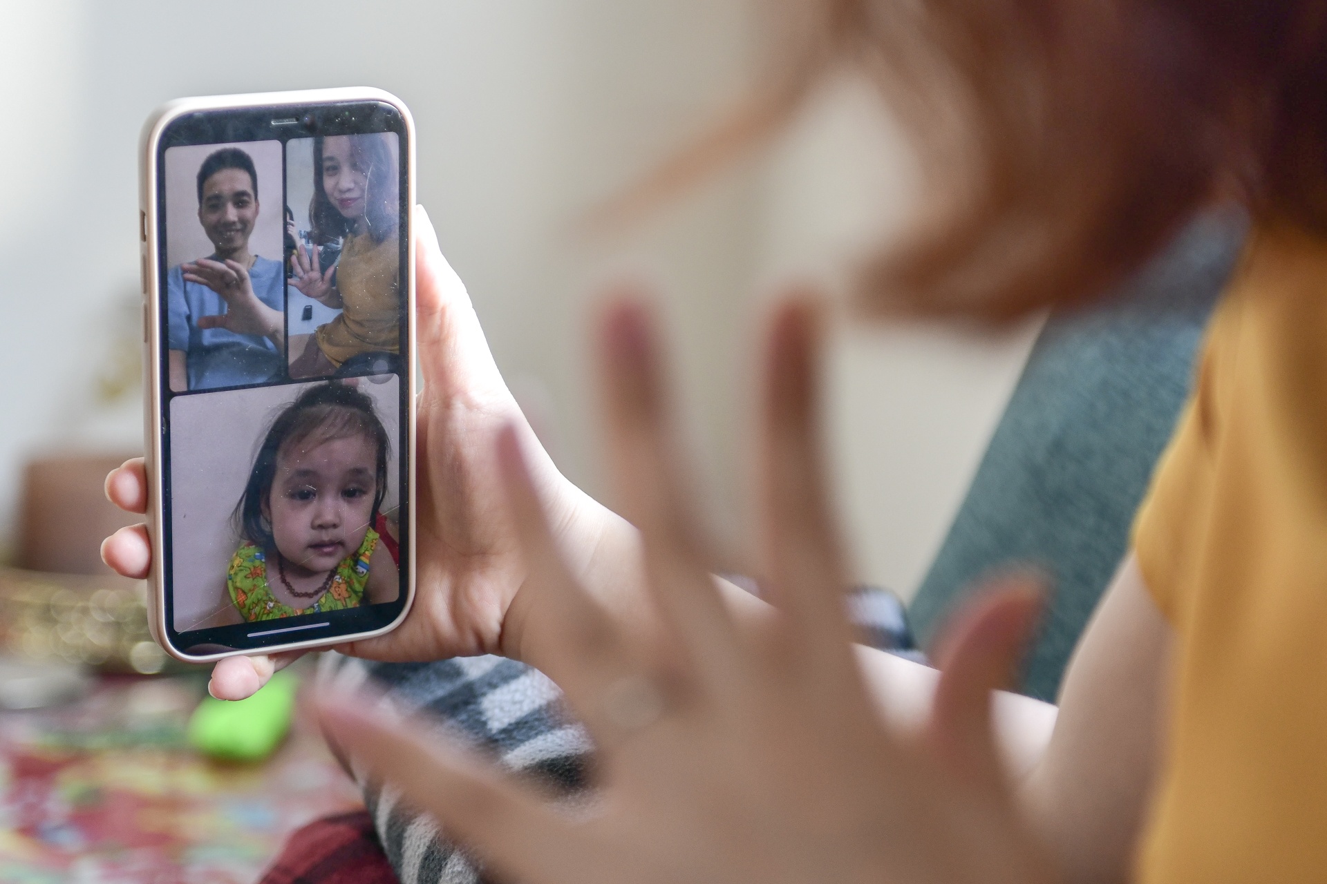 gia dinh xa nhau vi bo di chong dich anh 3