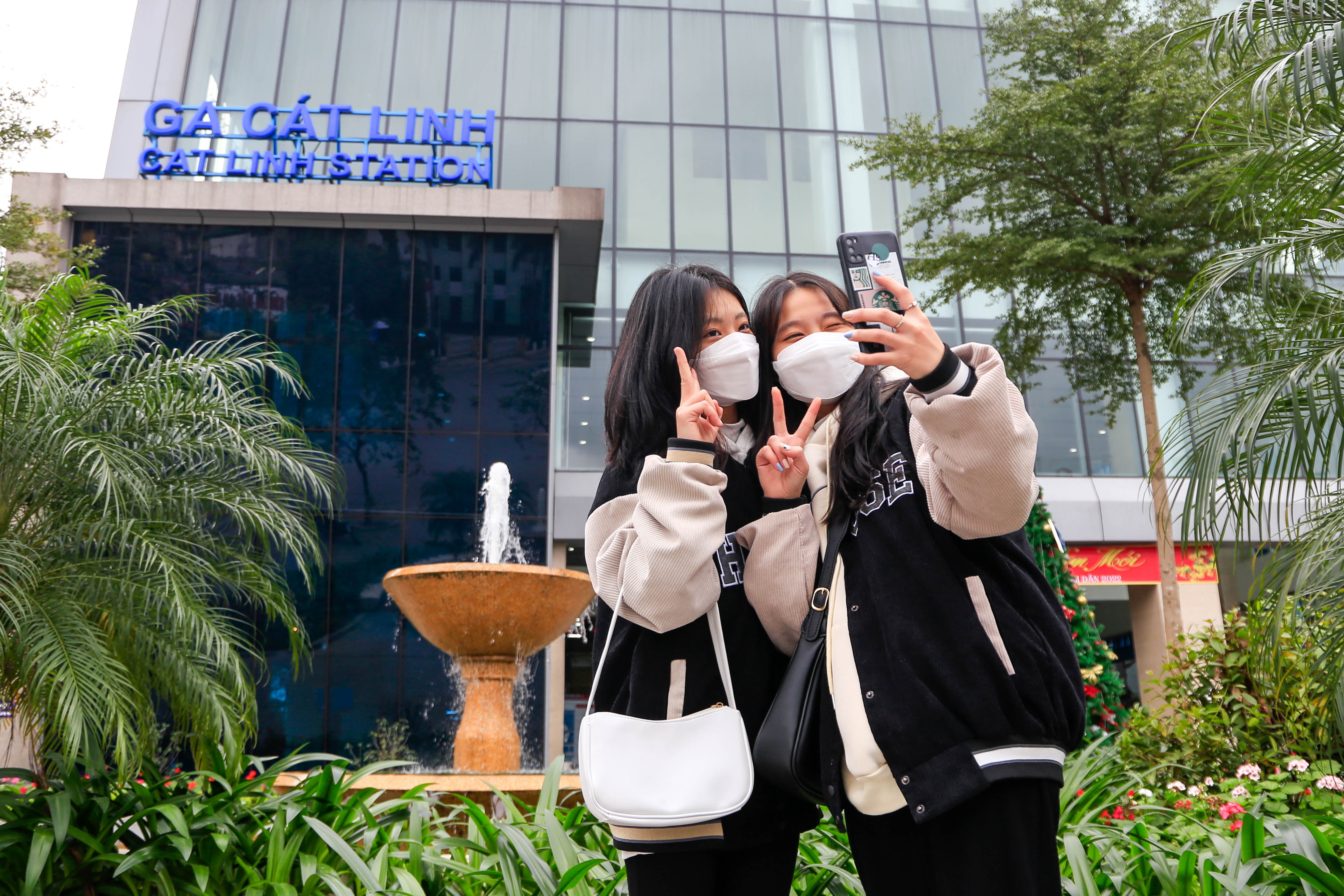 đi chúc Tết bằng tàu điện Cát Linh -  Hà Đông ảnh 9 di chuc Tet bang tau dien Cat Linh -  Ha Dong anh 9
