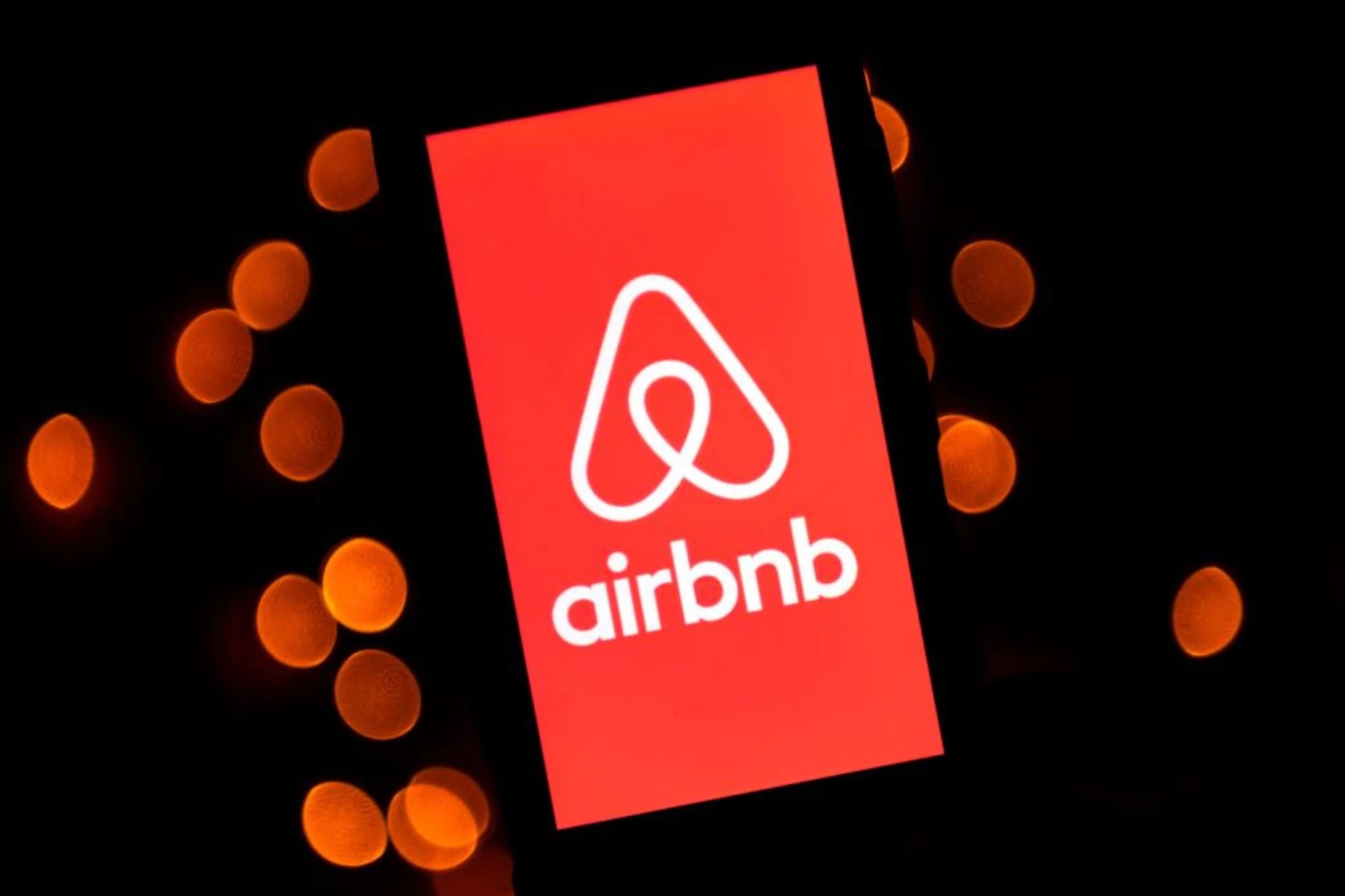 Airbnb chi 7 trieu USD de dan xep mot vu cuong hiep hinh anh