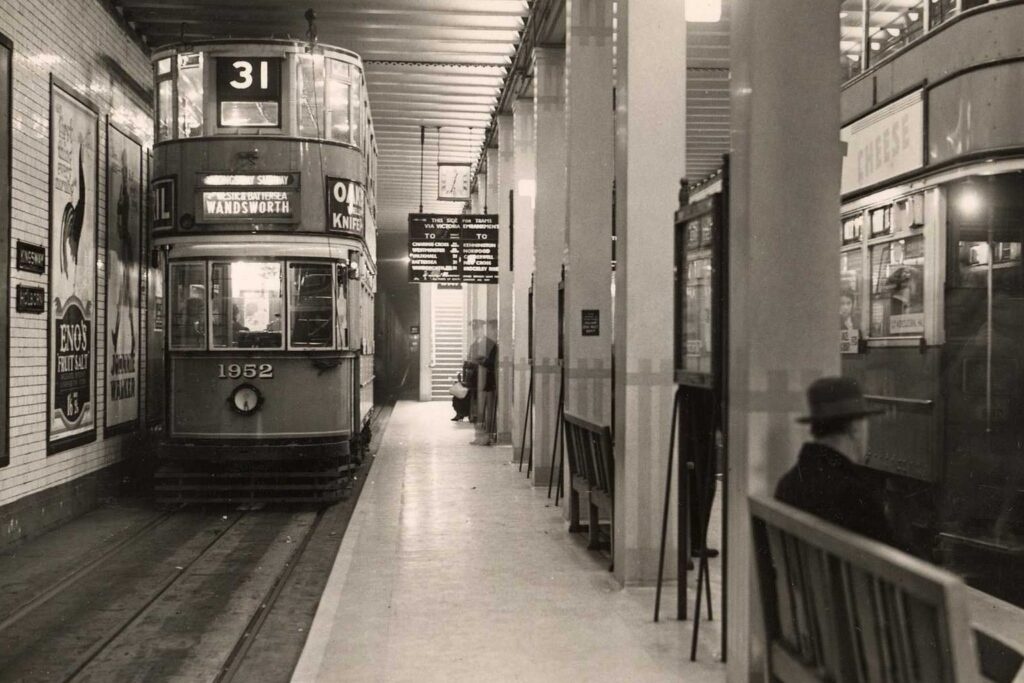 Ben trong nha ga bi mat o London hinh anh