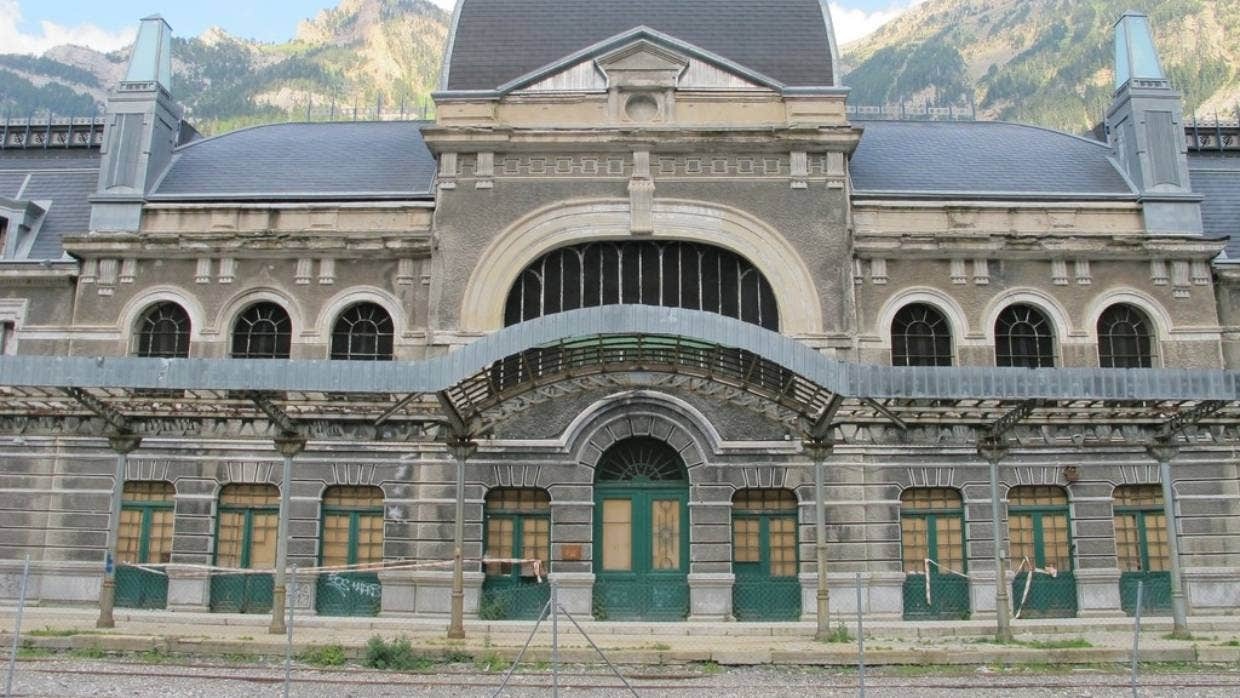 Ga xe lua tro thanh khach san anh 4