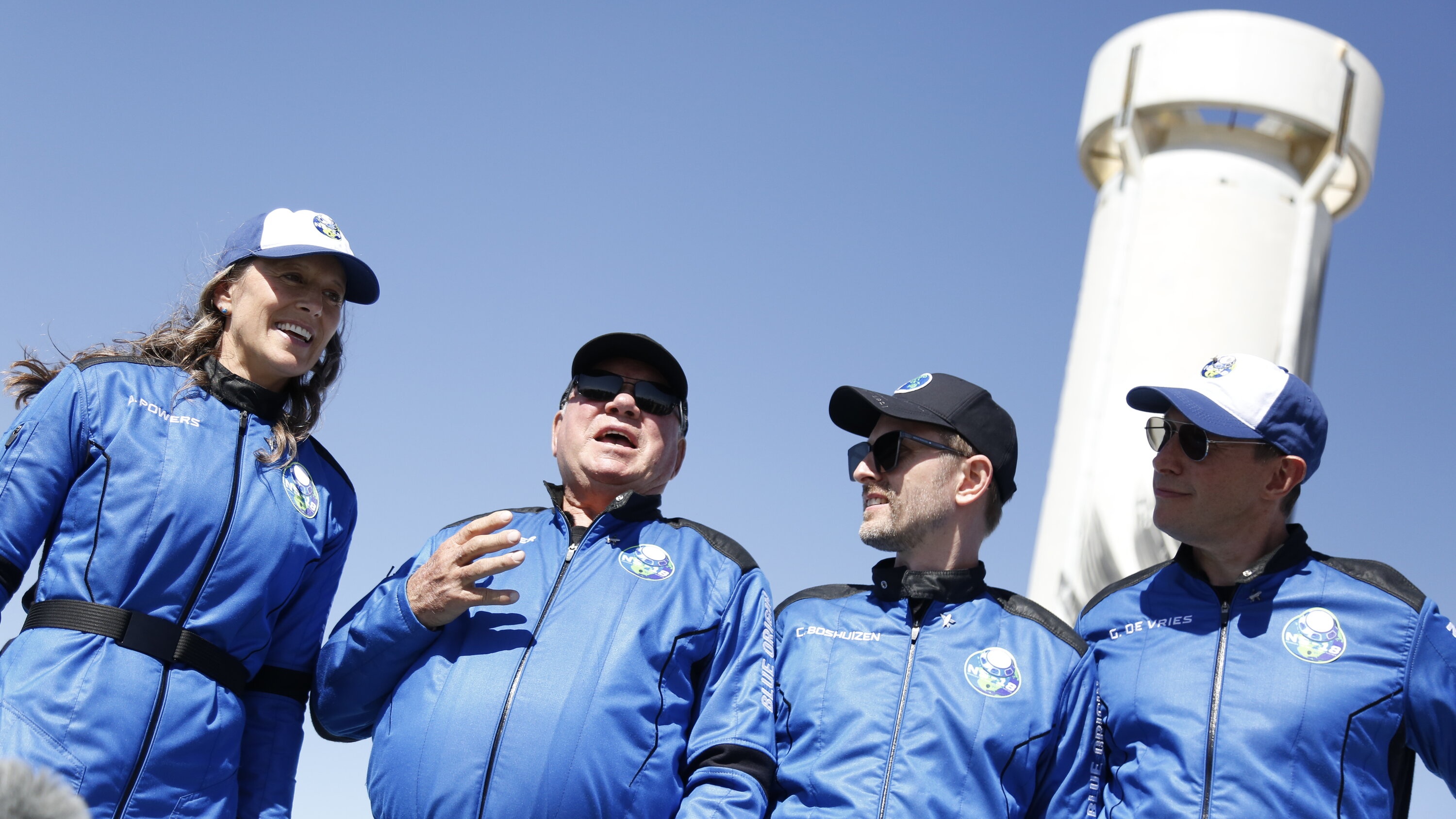 Phi hanh gia gia nhat the gioi bay len vu tru hinh anh