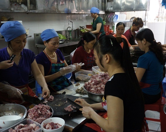 5 chi tiet thu vi ve quan bun cha don ong Obama hinh anh