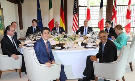 Chi 4.600 USD de ngu tren giuong cua Obama hinh anh