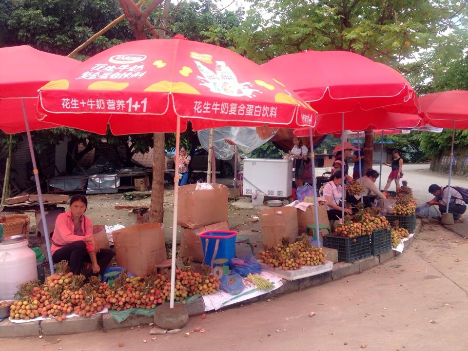 Buon vai thieu sang Trung Quoc: Vuot cua khau gia gap doi hinh anh