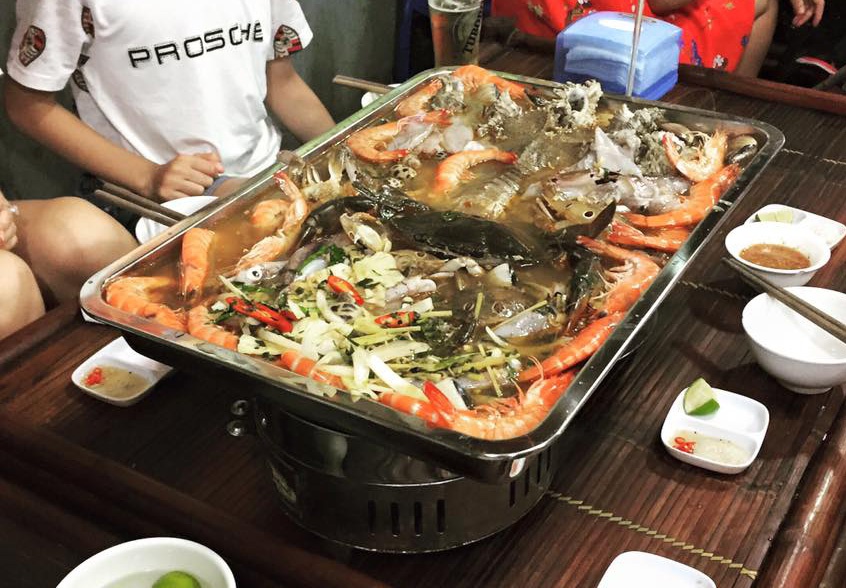 Thuc khach, chu nha hang noi gi ve noi lau 2 trieu dong? hinh anh