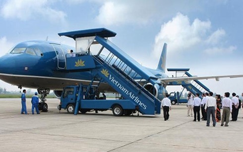 tang gia,  phi dich vu hang khong anh 2