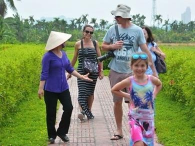 Chi 10% huong dan vien du lich biet ngoai ngu hinh anh