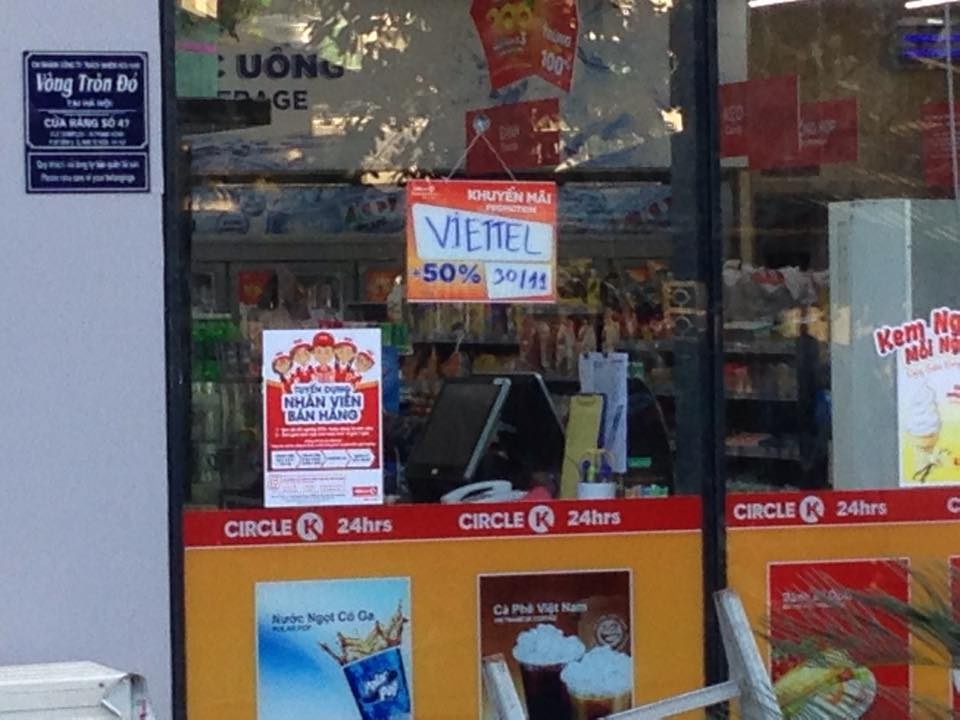 Sieu thi mini cong khai ban the Viettel khuyen mai 50% hinh anh