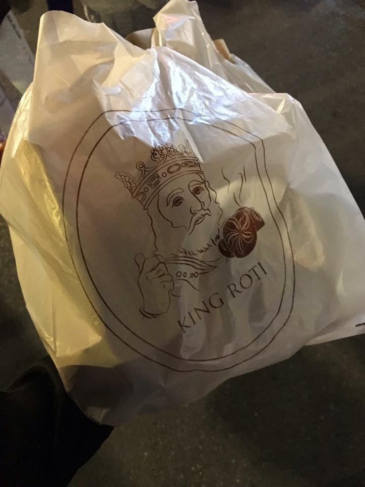 KingRoti sa thai nhan vien khong tra du tien thua cho khach hinh anh