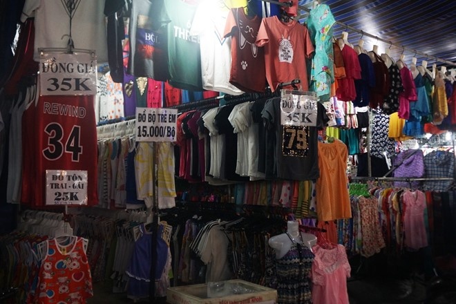 ‘6 cho dau moi lon o Viet Nam ban toan quan ao Trung Quoc’ hinh anh