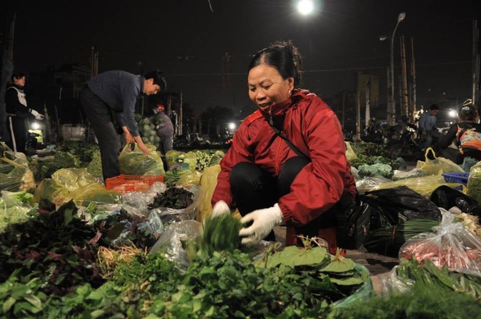 Sau Tet, rau xanh 're nhu cho', thit ga it nguoi mua hinh anh