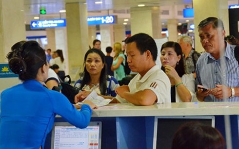 Cuc Hang khong lai xin tang phi dich vu, yeu cau giu tran gia ve hinh anh