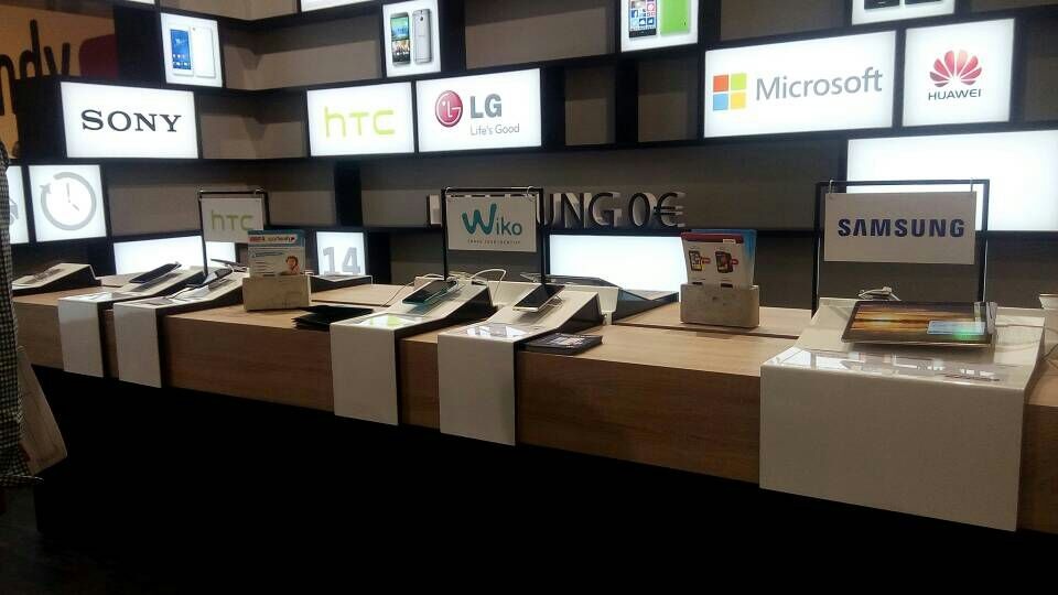 Sản phẩm Wiko trưng bày tại IFA cùng các nhãn hàng điện thoại khác.