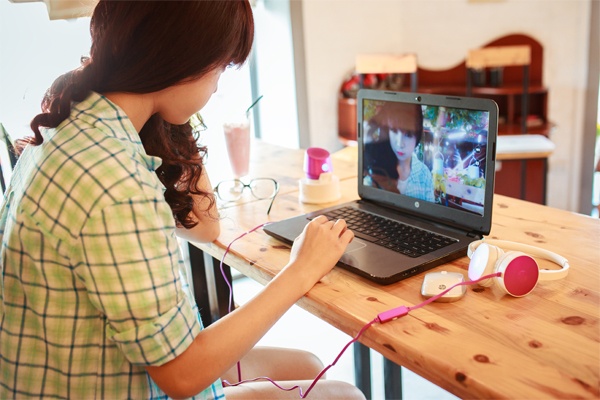 Màn hình sắc nét, tươi tắn với công nghệ BrightView.